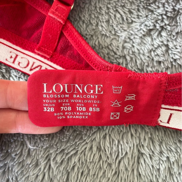 LOUNGE red lace bra - Picture 3 of 3
